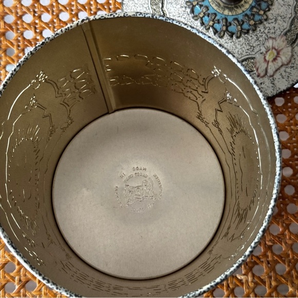 Vintage Beret Ware tin canister with lid gold blue flower design - Picture 9 of 11